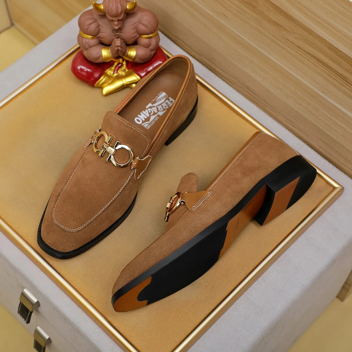 Men's shoes💰420🔥Ferragamo new men's formal shoes🇨🇳Official website original 1:1 mold opening, original quality💯Fine workmanship, high-end luxury shoes☘ The surface is made of imported Italian first-layer cowhide🌴🐑Leather lining🍓Rubber wear-resistant and non-slip outsole, breathable and comfortable to wear🍍The first choice for high-grade men, size 39-45 (38.46. Can be customized)
